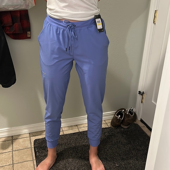 Under Armour Pants - NWT • Under Armour Women’s Sport Woven Pants